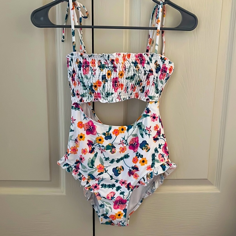True Craft White Floral Ruffle Monokini One Piece Swimsuit Size S